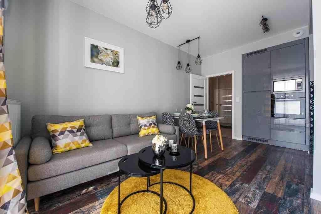 Cybernetyki Business Centre, Chopin Airport, Parking Appartement
